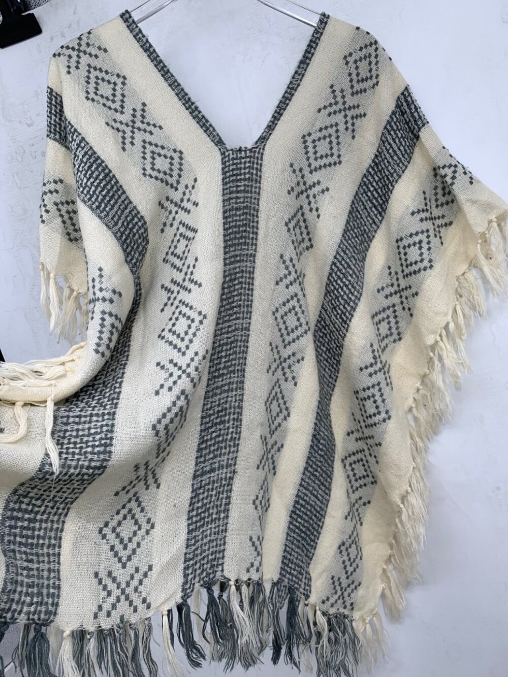 Handwoven Fringe Poncho With Geometric Pattern In Cream & Gray